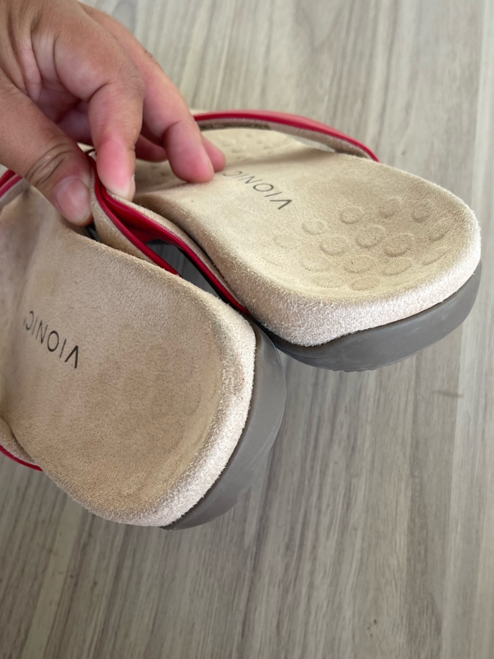 Vionic Women's red Patent Bow Thong Sandals - Picture 6 of 12